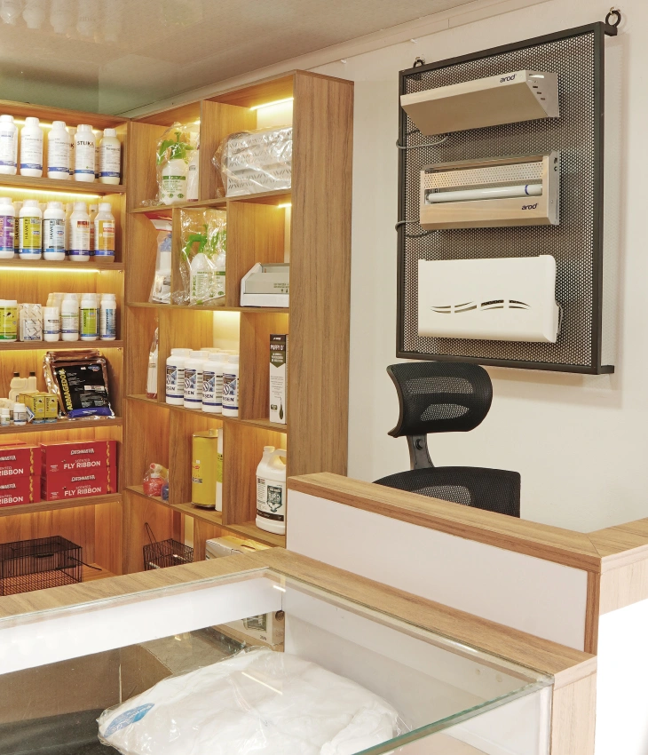 NOSOTROS 4 SHOWROOM-DE-PLAGAS-CENTER-SAS-EN-BOGOTA